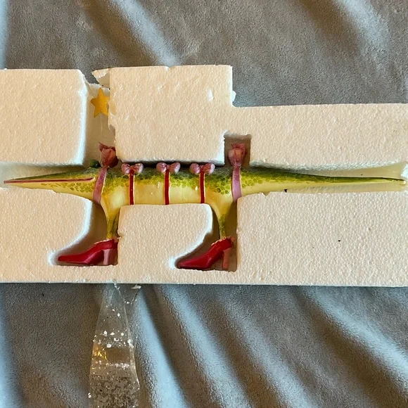 Patience Brewster Christmas Krinkles Alligator Candle Holder for Dept. 56 - Picture 3 of 13